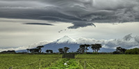 Mount Taranaki mit Wolken