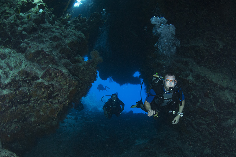 Divers at Caveentry