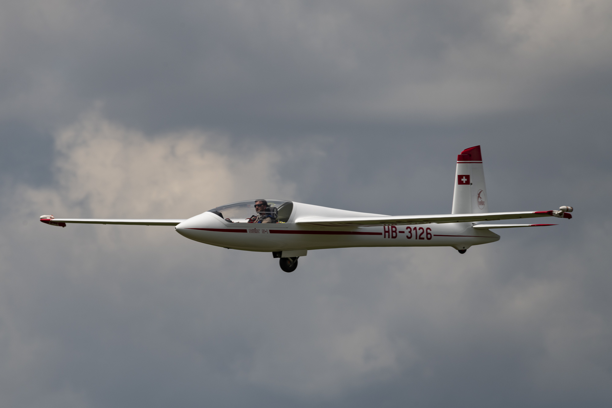 Aerobatics with glider Swift S1
