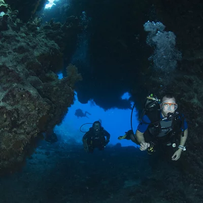 Divers at Caveentry