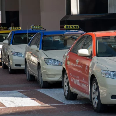 Taxis vor Mall of Emirates