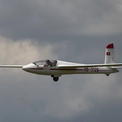 Aerobatics with glider Swift S1
