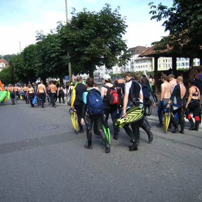 Divers Marching