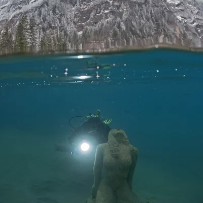 Diver with Statue 2
