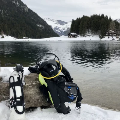 Ice diving in Lake Arni