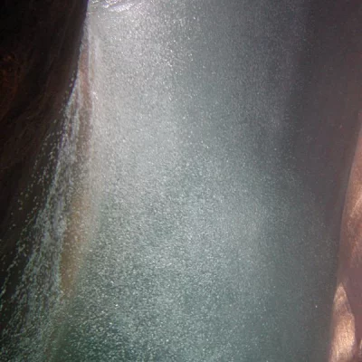 Wasserfall mit Blubberbläschen