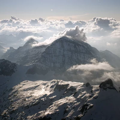 Alpen und Wolken