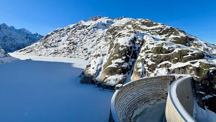 Grimsel Staumauer (alte und neue)